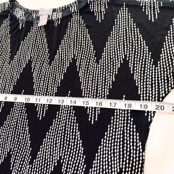 chicos travelers Short Sleeve Cold Shoulder Black Cream Slinky Top Size 1 M/8 - Picture 8 of 10